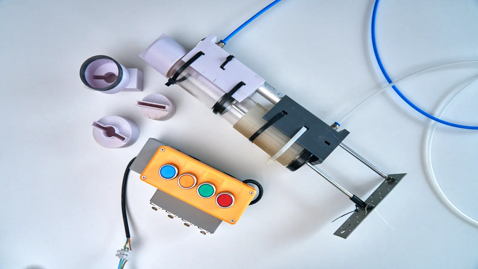 pneumatic syringe splash rig for controlled beverage splash shots